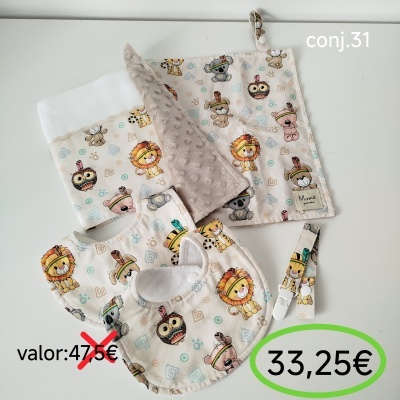 Conjunto bebê com babete, manta e fralda branca com estampado animais e texto preço 33,25€
