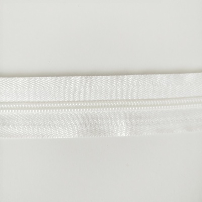 Fecho éclair branco com fita têxtil em branco