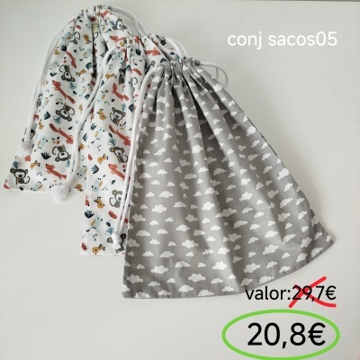 Três sacos de tecido com padrão de nuvens e animais, preço 20,8€.