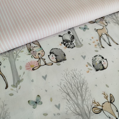 Tecidos de algodão com padrão às riscas e desenhos de animais e natureza em tons pastel