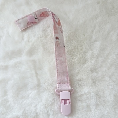 Tira para chucha rosa com padrão, fundo branco macio