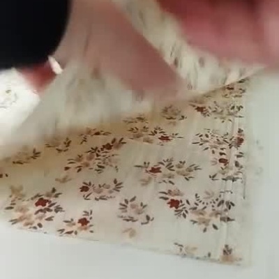 Musselina floral com fundo creme/areia