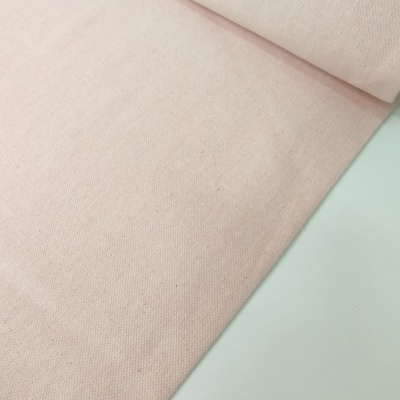 Tecido rosa claro enrolado com textura visível