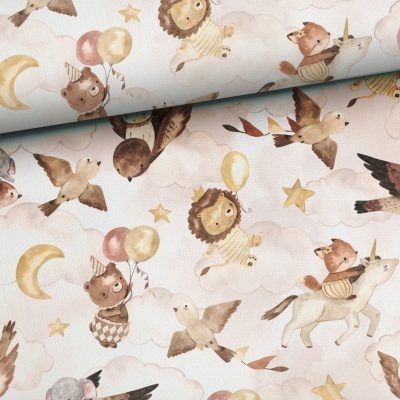 Pano infantil com padrão de animais fofos em tons pastel sobre nuvens.