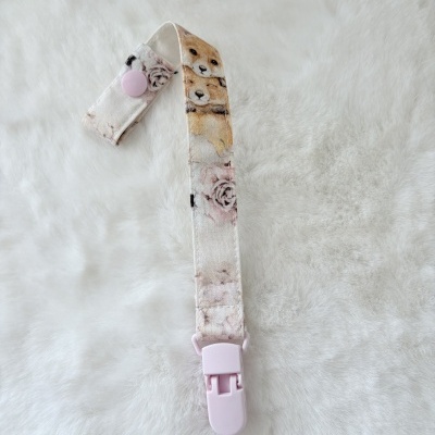 Presilha ou acessório com estampa de cães e flores sobre fundo branco