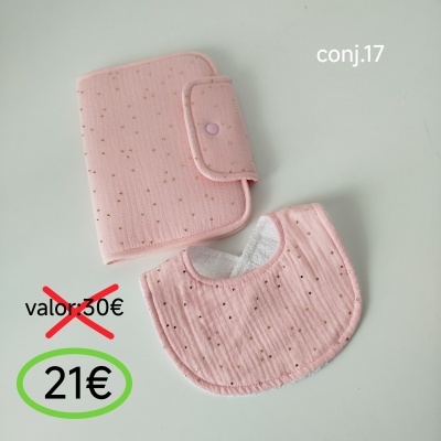 Conjunto capa e babete rosa com pontos dourados, texto de preço e código do conjunto