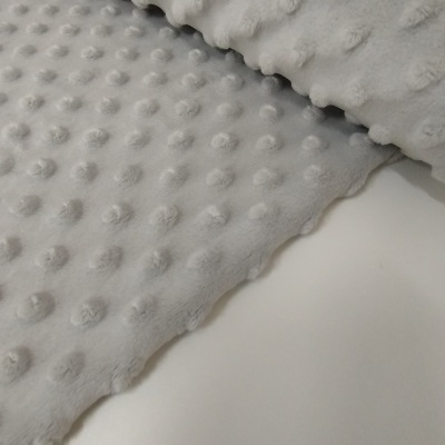 Tecido cinzento claro com pequenos relevos em pontos