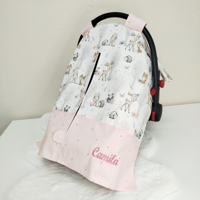 Capa protetora para cadeirinha de bebé com estampado de animais e nome bordado