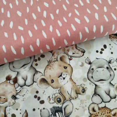 tecido algodão com estampado de animais bebés e padrão rosa com manchas brancas