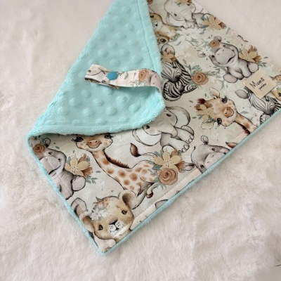 Manta dupla face para bebé azul claro e estampada com animais e flores
