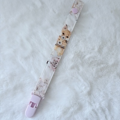 Pulseira ajustável com padrão floral e cães sobre fundo branco