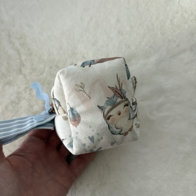 Cubo macio para bebé com padrão de coruja azul e alça azul às riscas
