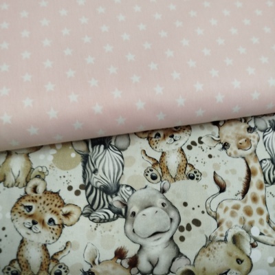 Tecido rosa com estrelas brancas e tecido com padrão de animais de desenho animado