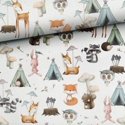 Tecido branco com padrão de animais da floresta, cogumelos e tendas em tons pastel