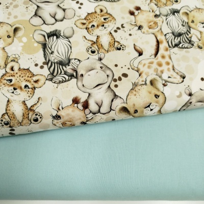 Tecido com padrão de animais bebés e tecido azul claro liso