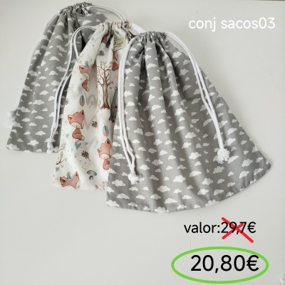 Três sacos de tecido com padrões e texto de preços