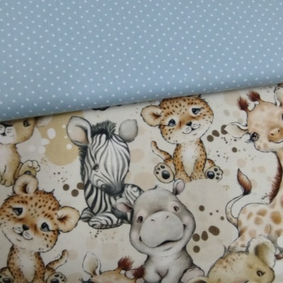 tecido com padrão de animais do safari e tecido azul com bolinhas brancas