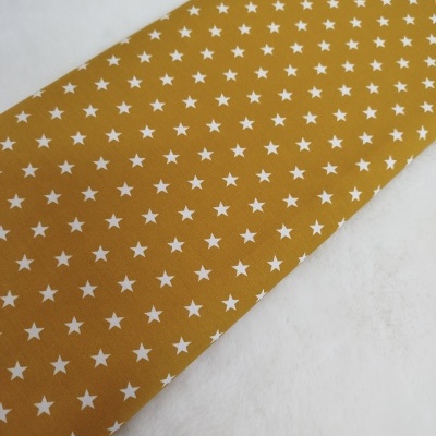 Tecido amarelo-mostarda com estrelas brancas pequenas