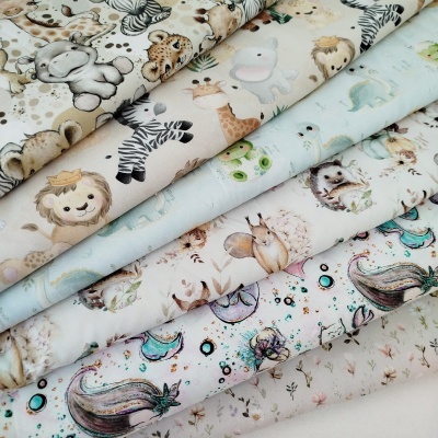 Tecidos infantis com estampas de animais em tons pastel