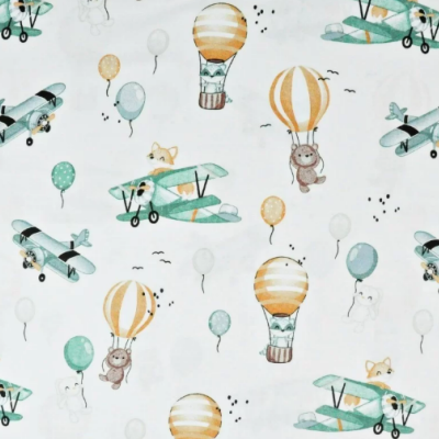 Tecido branco com padrão infantil de aviões, balões e balões de ar quente com animais