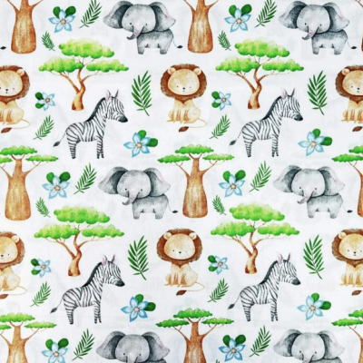 Tecido branco com padrão de animais e plantas coloridas