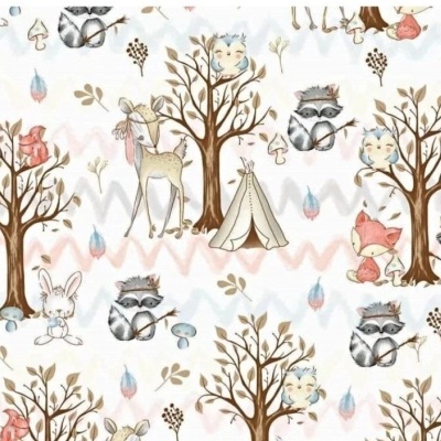 Padrão infantil colorido com animais e árvores em pano branco