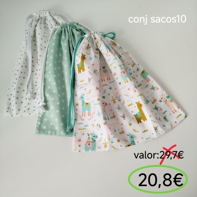 Conjunto de três sacos de pano com padrões de estrelas e lhamas, preço 20,8€ destacado