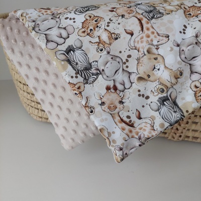 Manta de bebé com padrão de animais e tecido bege texturizado