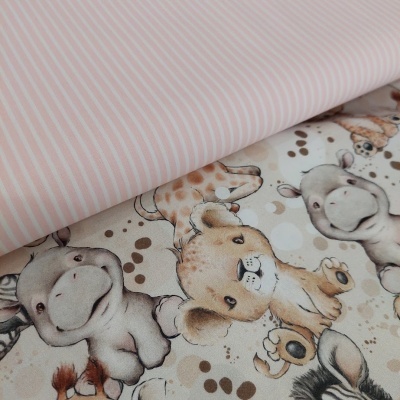 Tecido com padrão de animais bebés e tecido rosa às riscas