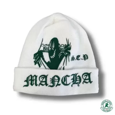 Gorro branco de malha com estampa verde e texto MANCHA