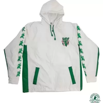 Casaco com capuz branco e verde com padrão de leão e logo MARCHA VERDE no peito