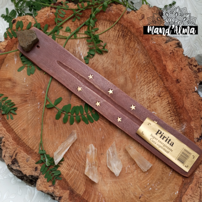 Incensário de madeira com pedras e decoração em estrelas