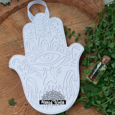 Suporte decorativo mão branco com padrão gravado e frasco de vidro com rolha