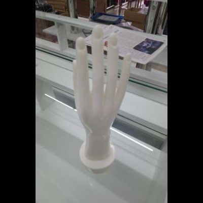 Expositor de mão branco de plástico num balcão de vidro