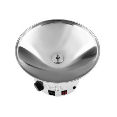 Batedeira de massa inox prateada com base branca e botões