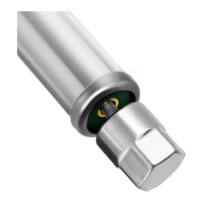 Peça metálica cilíndrica prateada com parafuso exposto numa extremidade