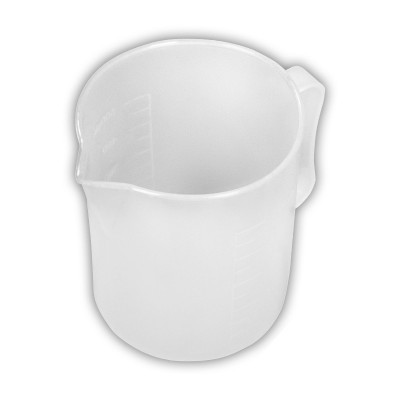 Copo medidor de plástico branco com alça e bico, graduação em relevo
