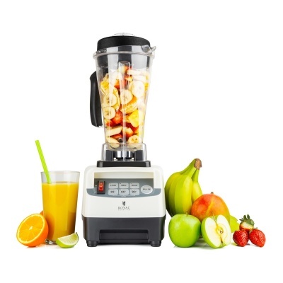 Liquidificador com frutas e sumo de laranja