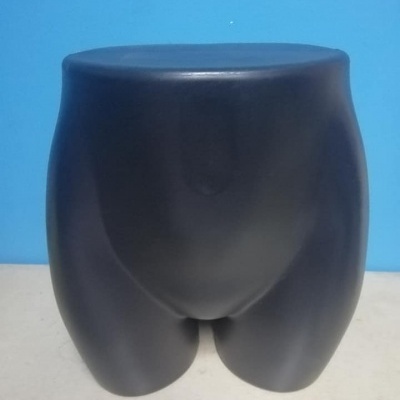 Manequim preto da parte inferior do corpo masculino