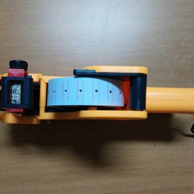 Máquina manual para etiquetar preços amarela com fita branca