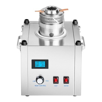 Máquina de torrefação de café prateada com visor digital e controles