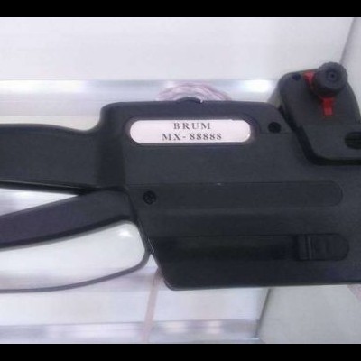 Etiqueta manual preta com pega ergonómica com texto BRUM MX-8888