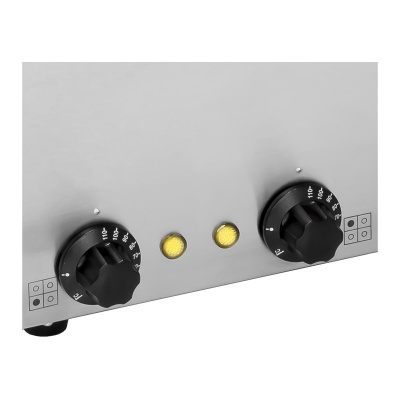 Painel de controlo em aço inoxidável com botões rotativos pretos e luzes amarelas