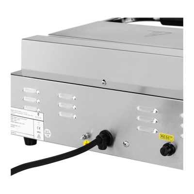 Parte traseira de aparelho de cozinha metálico com cabo preto e botão RESET