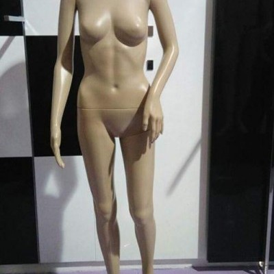 Mannequim feminino de plástico cor de pele
