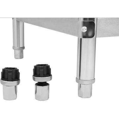 Pé de móvel cromado com base preta e dois pés adicionais