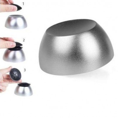 Produto metálico cinzento com peça preta e instruções de montagem