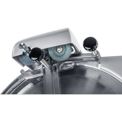 Parte da máquina metálica de corte circular com rodas abrasivas azuis e botões pretos