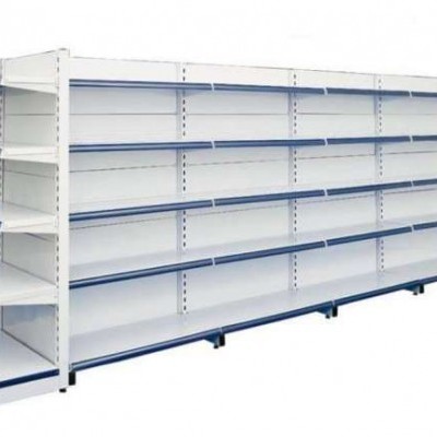 Prateleira metálica branca para loja com várias prateleiras vazias