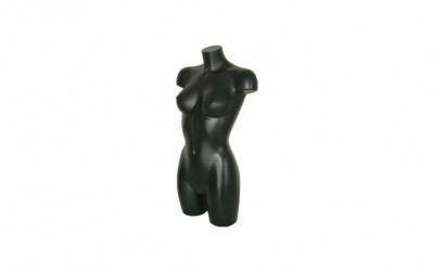 Mannequim feminino preto sem cabeça e membros sobre fundo branco